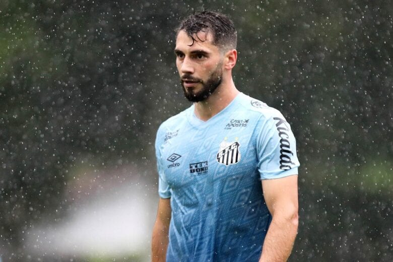 Santos libera e zagueiro Laércio deve acertar com a Chapecoense