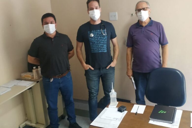 Prefeito e vice de Monlevade visitam o Centro de Referência de Covid-19