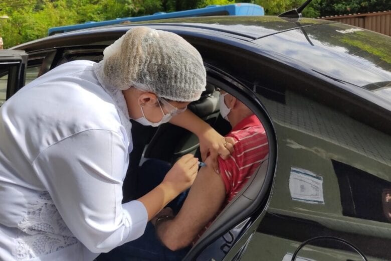 Covid: Monlevade vacina grupos prioritários nesta terça e pessoas com 53 anos na quarta
