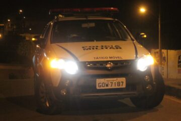 Polícia flagra homens furtando cofre de supermercado em Itabira