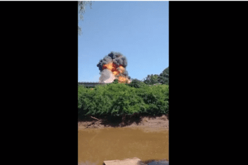 Caminhão-tanque explode em ponte do Rio Grande do Sul. Veja o vídeo!