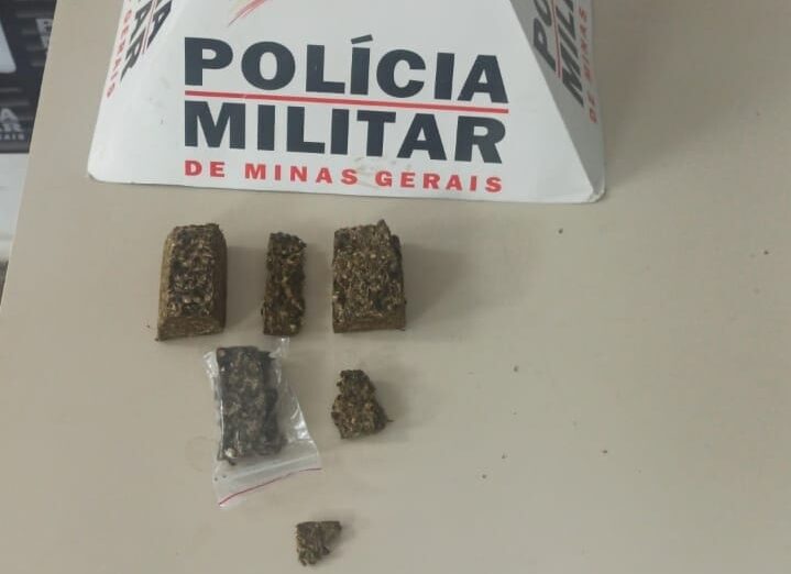 Com maconha no bolso, homem tenta fugir da PM e acaba preso em Monlevade