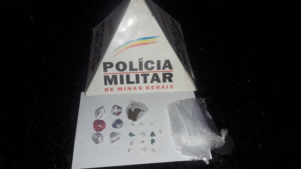 PM detém dupla suspeita de tráfico de drogas em Nova Era