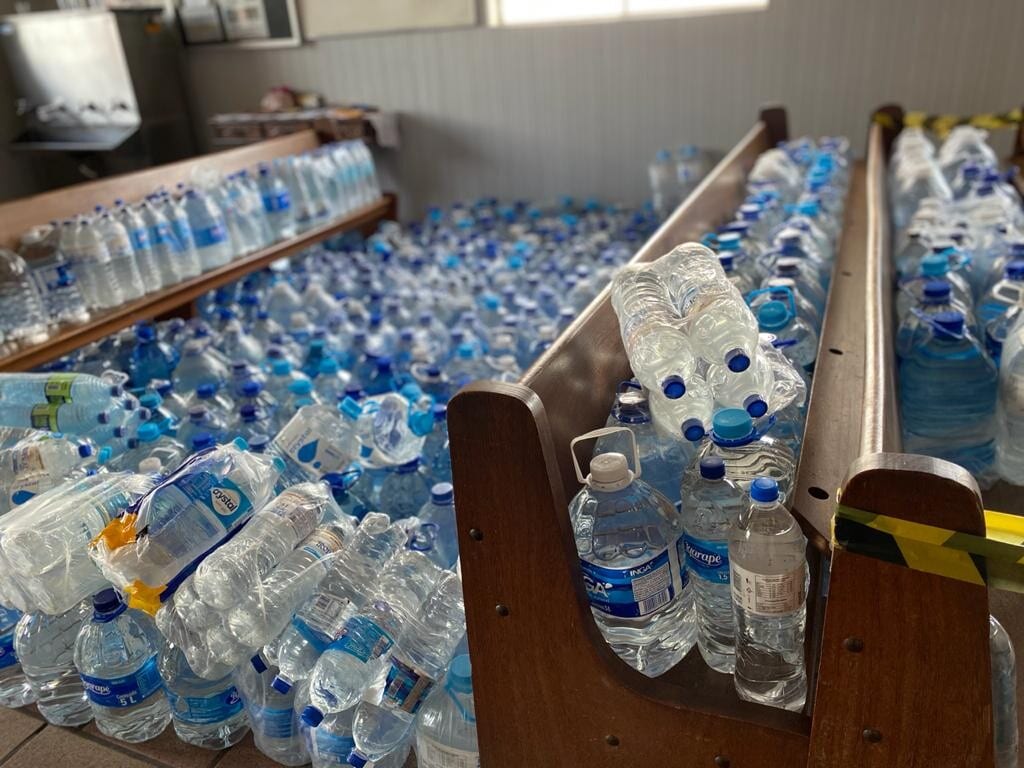 Fieis da Quadrangular se unem e doam cerca de 30 mil litros  de água para Santa Maria