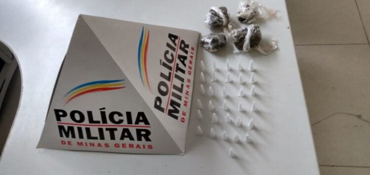 PM apreende pinos de cocaína em residência de adolescente