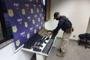 PRF apreende pistolas, revólveres e fuzis em Minas Gerais