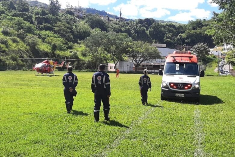 Mulher vítima de acidente é transferida de helicóptero para Belo Horizonte; veja vídeo