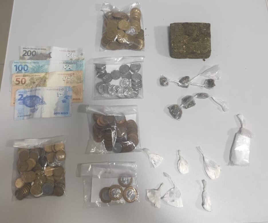 Polícia Militar apreende cocaína e maconha em São Gonçalo