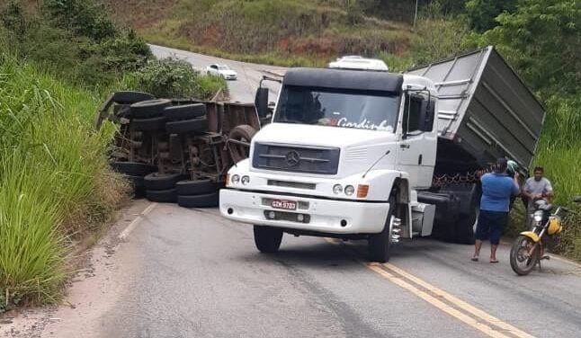 Acidente com carreta interdita estrada do “Forninho”