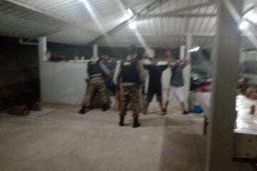 PM interrompe festa com arma, drogas e adolescentes em sítio