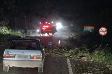 Trânsito tem retenção no acesso ao trevo do Itabiruçu