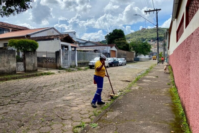 Itaurb faz mutirão de limpeza em três bairros