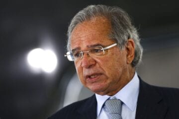 Guedes diz a Brics que vacinas e recuperação econômica são prioridades