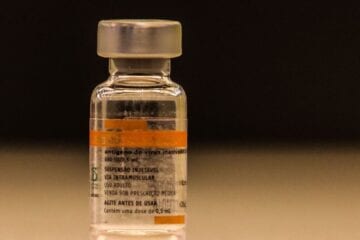 CoronaVac parece segura e cria anticorpos em crianças, diz pesquisa