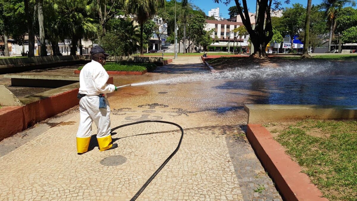 Itaurb faz desinfecção de praças e mutirão no Gabiroba