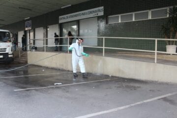 DAE faz desinfecção em área externa da Secretaria de Saúde de Monlevade
