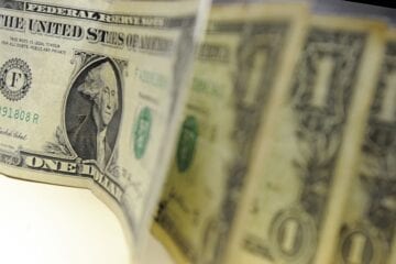Dólar chega a R$ 5,80, mas reduz alta no fim da tarde