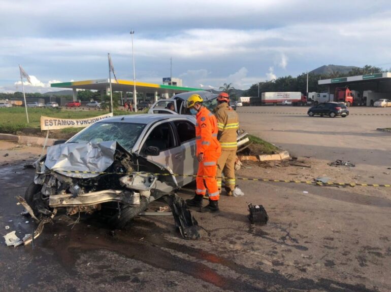 Acidente grave deixa dois mortos e um ferido na BR-381