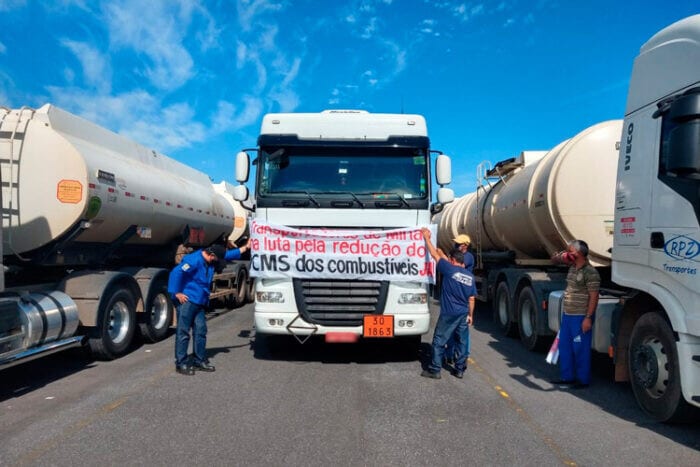 Estado de greve: paralisação do caminhoneiros vai se concentrar em Santos