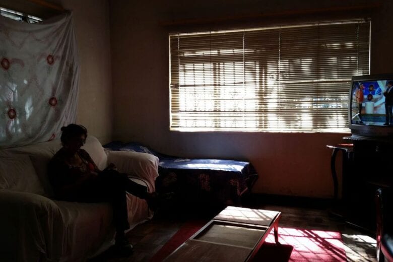 Estudo mostra queda na renda dos idosos durante pandemia