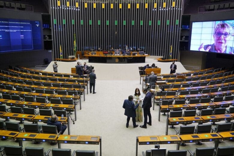 Câmara aprova MP que aumenta limite de crédito consignado