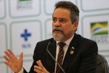 Covid-19: Governo Federal negocia 168 milhões de doses de vacina