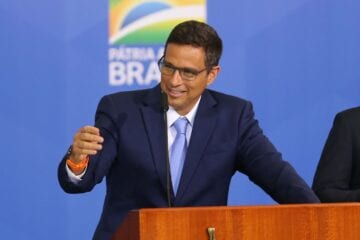 Pagamento por WhatsApp será aprovado em breve, diz Campos Neto