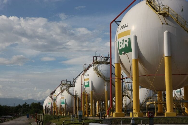 Petrobras anuncia aumento de 39% no gás natural para distribuidoras