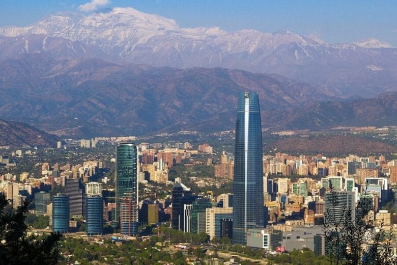Mesmo aplicando 200 mil doses diariamente, Chile anuncia lockdown