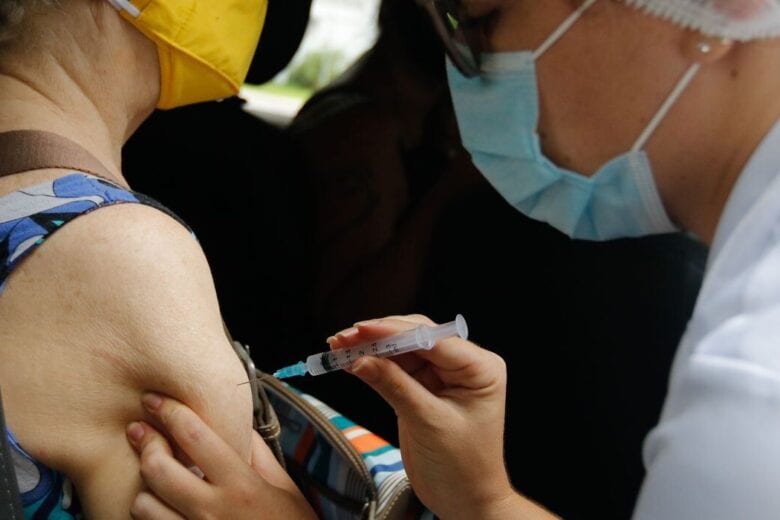 Monlevade: pacientes com comorbidades já devem providenciar documentos para vacinação