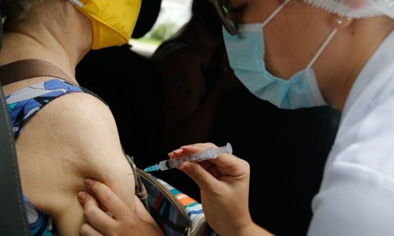 Monlevadense recebe dose trocada da vacina contra a Covid-19