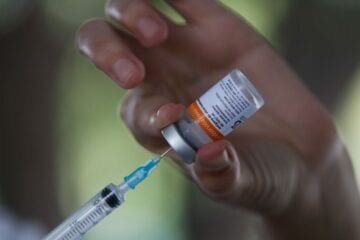Catas Altas vacina idosos de 62 e 61 anos contra a Covid-19