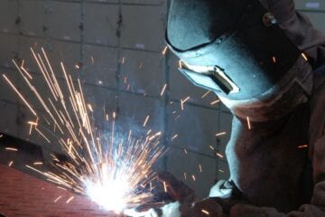 Produção industrial registra menor índice desde 2017, diz CNI