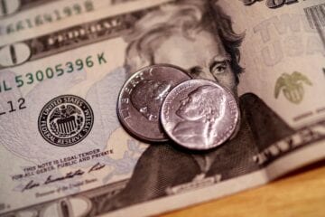 Dólar cai para R$ 5,17 à espera de dados sobre inflação americana