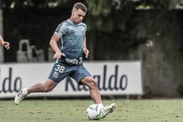 Meia Sandry sofre lesão no joelho e desfalca o Santos de seis a nove meses