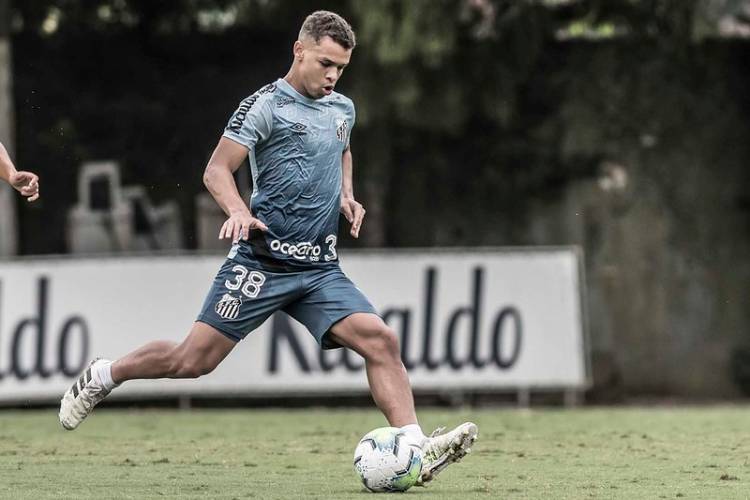 Meia Sandry sofre lesão no joelho e desfalca o Santos de seis a nove meses
