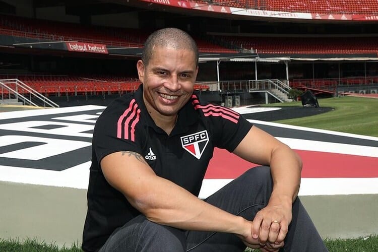 Ídolo do Cruzeiro, Alex é anunciado como treinador do sub-20 do São Paulo