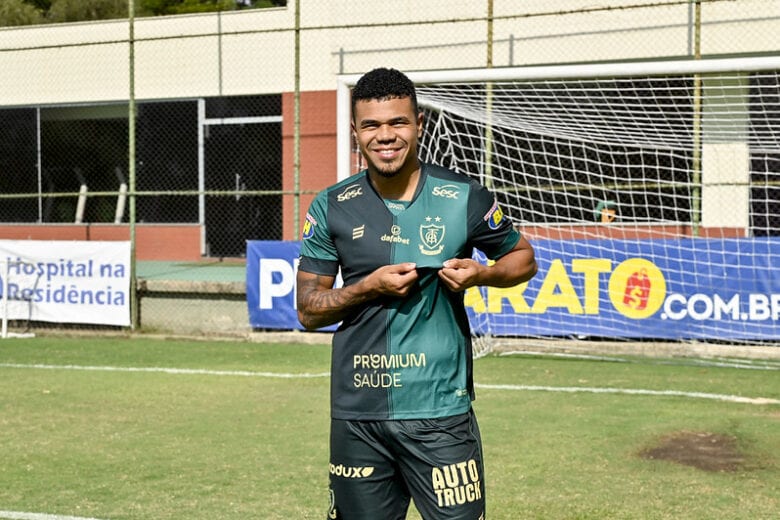 Yan Sasse é apresentado no América e destaca: ‘Tenho boa qualidade técnica’