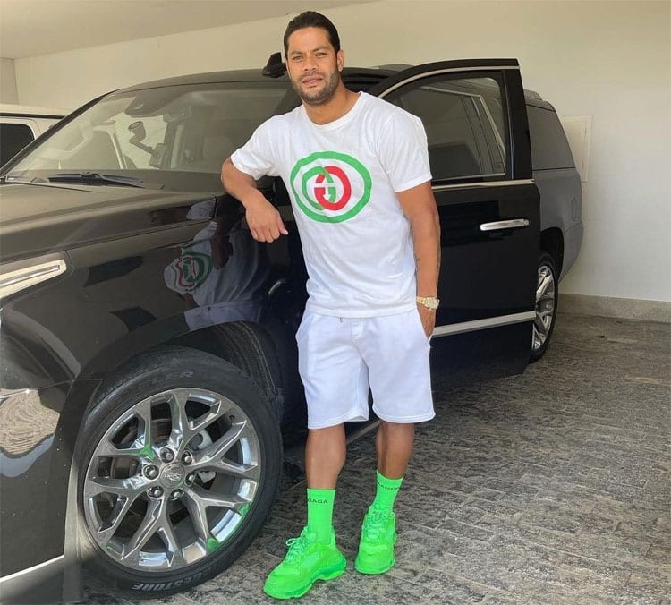 Quanto custa o outfit? Tênis de Hulk, do Galo, chama atenção na internet