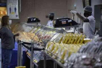 Pandemia faz crescer pobreza e fome bate à porta de brasileiros