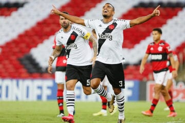 Vasco faz três no Flamengo, encerra jejum e confirma reação no Carioca