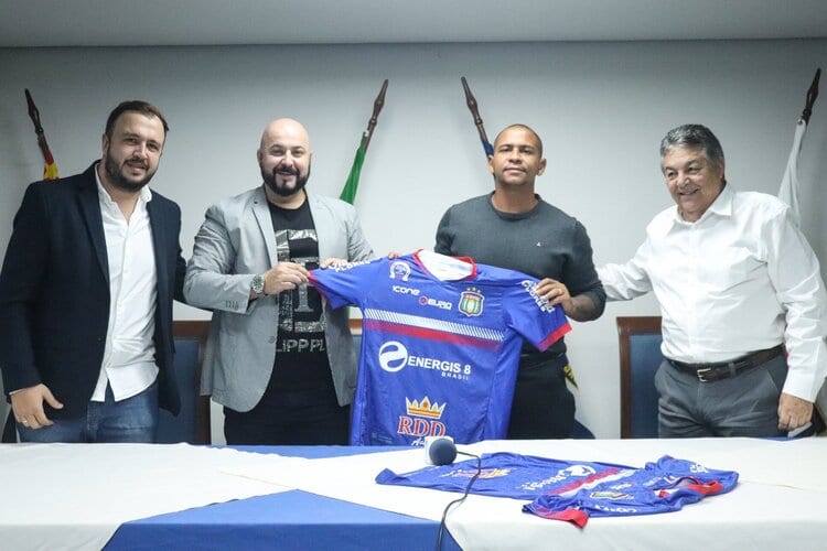 São Caetano apresenta atacante Walter: ‘Não vim aqui para brincar’