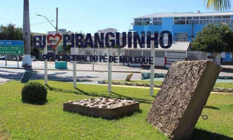 Caminhão atropela cinco pessoas e mata duas no Sul de MG; motorista fugiu