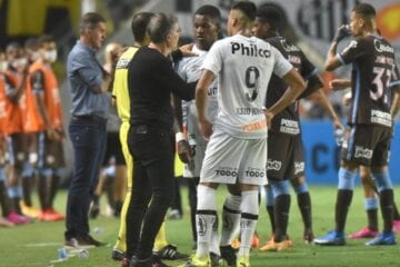 Holan nega que derrota no clássico deixará Santos abalado para pegar Boca