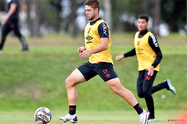 Cruzeiro se aproxima de contratação de Guilherme Bissoli, do Athletico-PR