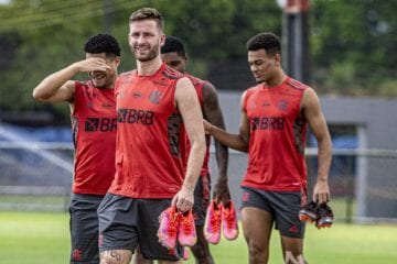 Após faltar a treino e ir a festa, Léo Pereira é multado pelo Flamengo