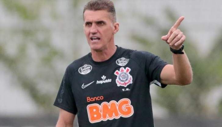 Pressionado, Mancini tem apoio da direção para se garantir no Corinthians