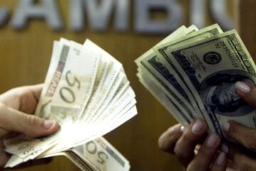Dólar cai para R$ 5,20 e fecha no menor valor do ano