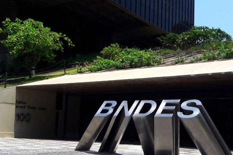 BNDES reorganiza diretoria do banco