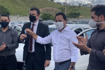 Marco Antônio entrega dois carros à Polícia Civil e afirma que dará pronta resposta à carência da corporação